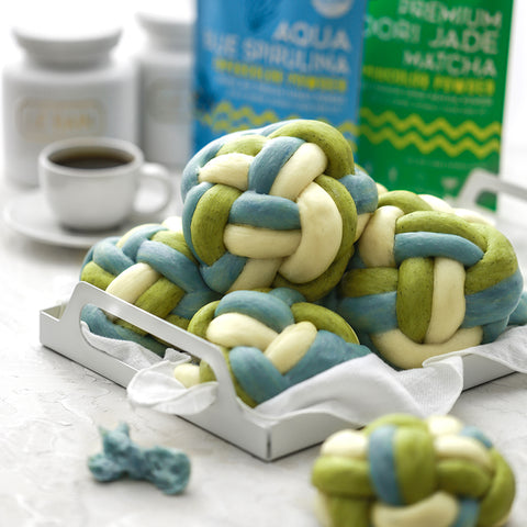 Fluffy Matcha & Spirulina Knotted Pillow Buns