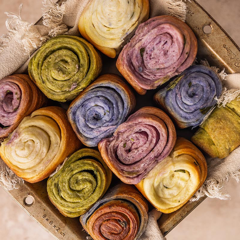 Suncore Foods Rainbow Garlic Butter & Parsley Dinner Rolls